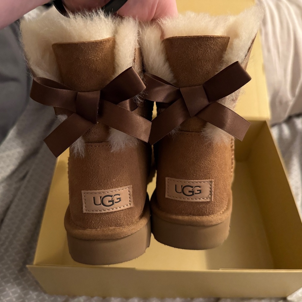 UGG Women Bailey Bow Chestnut Boots
